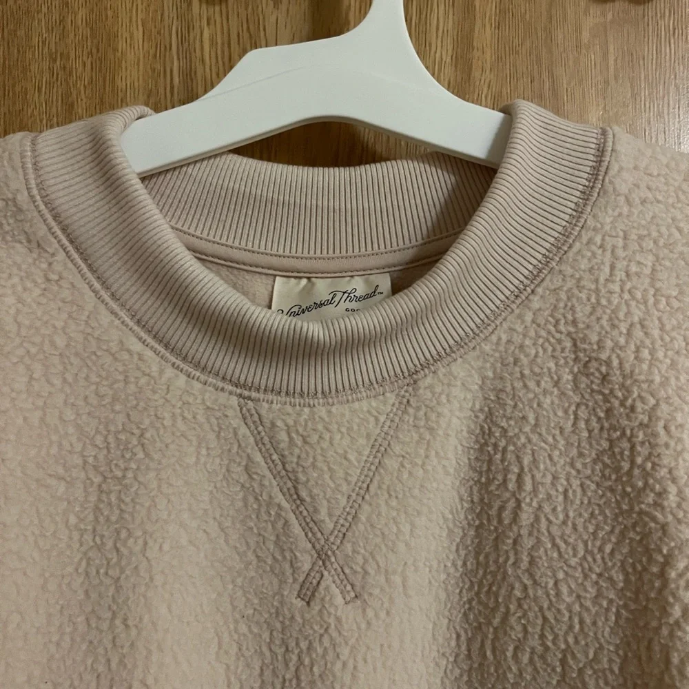 Universal Thread pullover - Picture 3 of 5